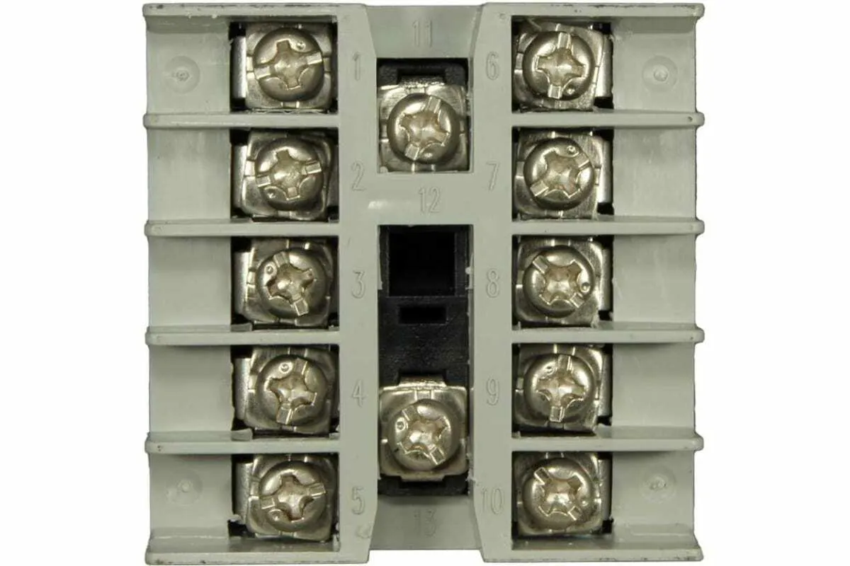 INNOCONT Температурный контроллер, 2 дисплея, 4 разряда, 48x48x60 мм, 2 аварийных выхода, 110-220VAC, выход: реле + твердотельное реле TR-B-S